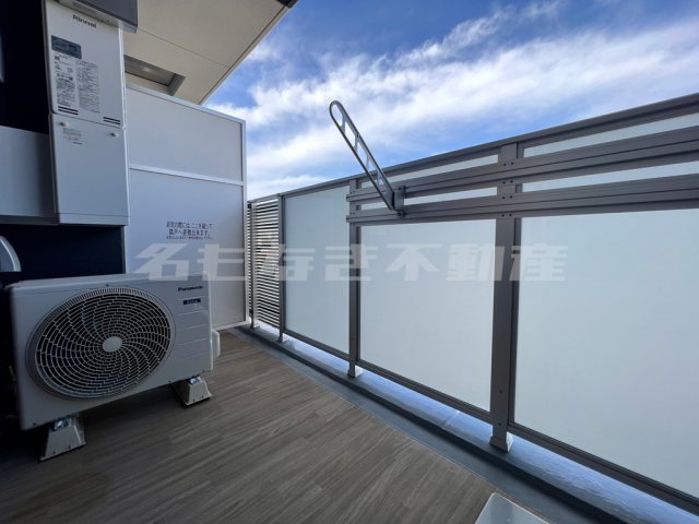 バルコニー　外からの目が気にならないバルコニーで洗濯物が干せます