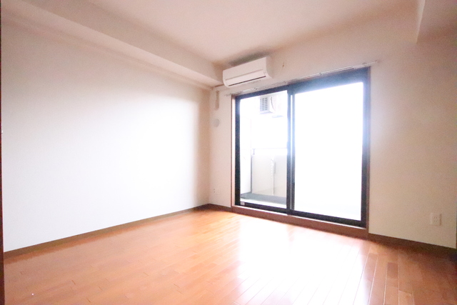 居室・リビング　７帖の洋室　エアコン設置済です◎