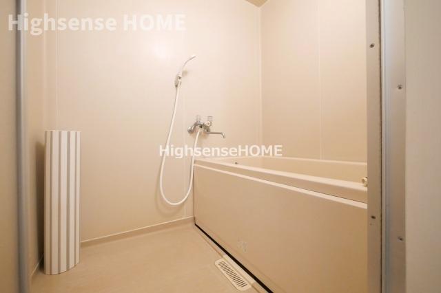 バス・シャワールーム　落ち着いた空間のお風呂です