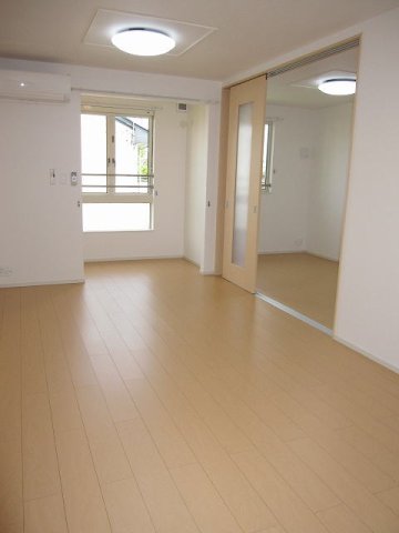 居室・リビング　こちらのリビングで趣味の時間をお楽しみください