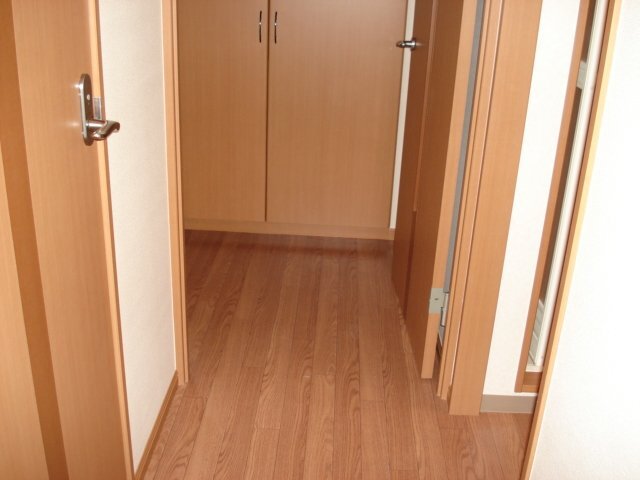 居室・リビング　廊下