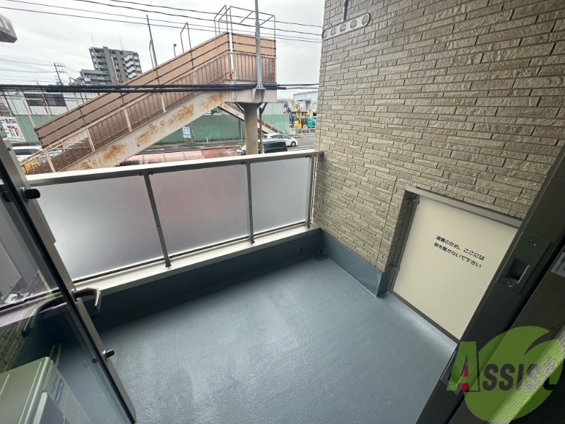 バルコニー　バルコニーが付いているので晴れた日は洗濯物が干せますね