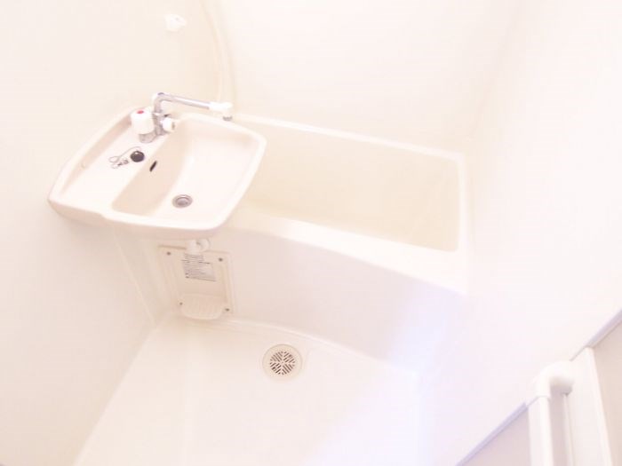 バス・シャワールーム　※別部屋参考写真