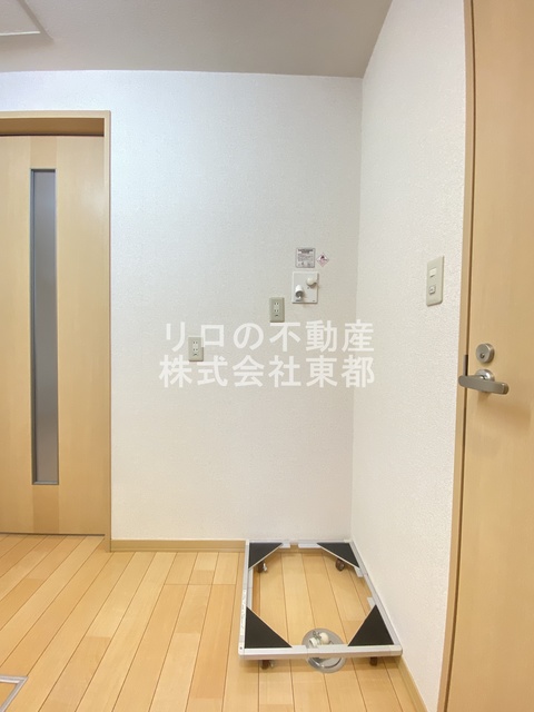 その他　洗濯機置き場は室内にあるので雨に濡れる心配はありません。