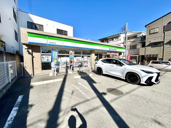 コンビニ　ファミリーマート 淀川田川店（コンビニ）まで550m