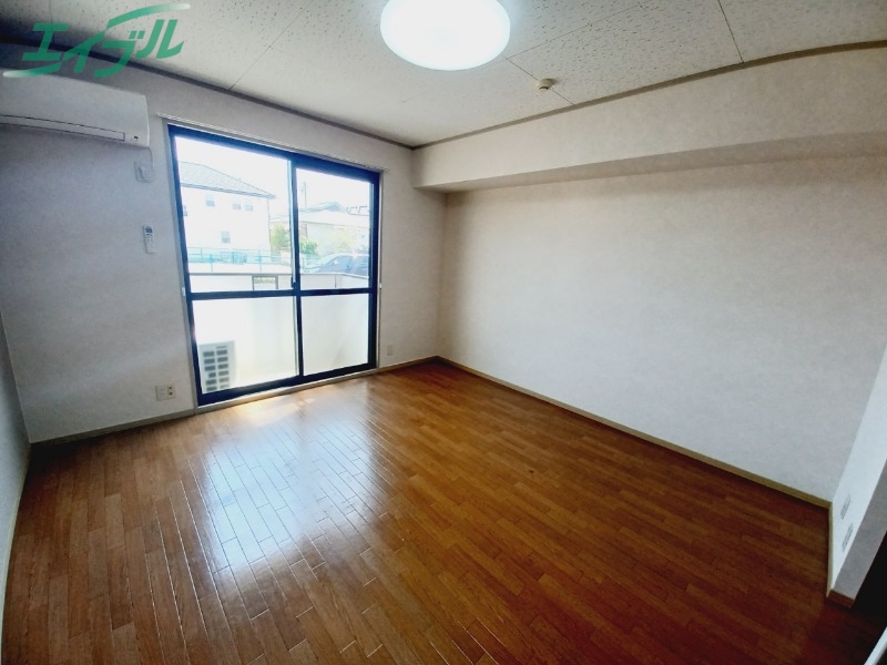 居室・リビング　別部屋参考写真です