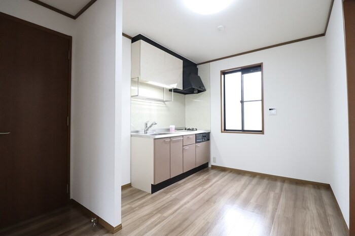 キッチン　コンパクトなキッチンで掃除もラクラク