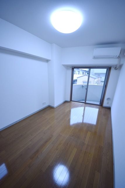 居室・リビング　同物件別部屋写真