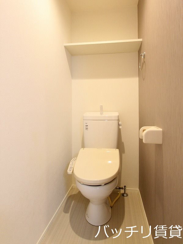 トイレ　別号室タイプの為、現状を優先致します。