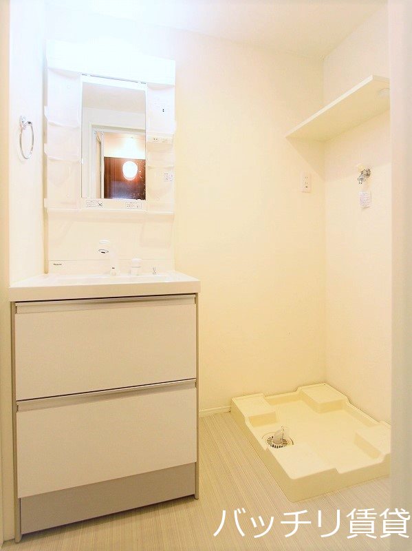洗面設備　別号室タイプの為、現状を優先致します。