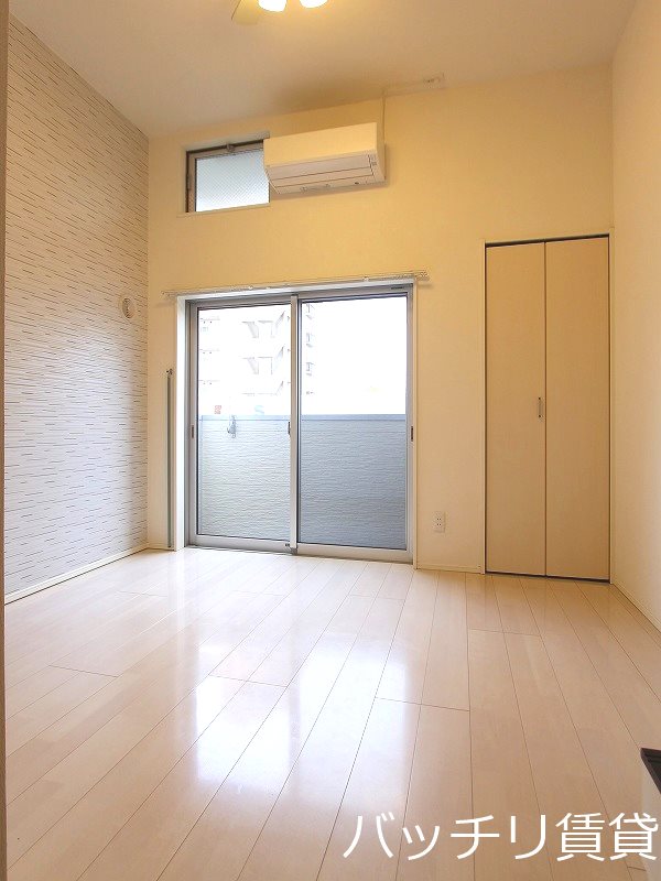 バルコニー　別号室タイプの為、現状を優先致します。