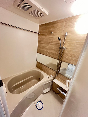 バス・シャワールーム　コンパクトで使いやすいお風呂です