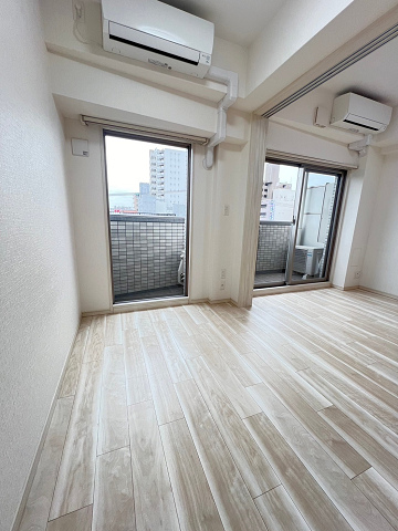 その他部屋・スペース　開放的な寝室です