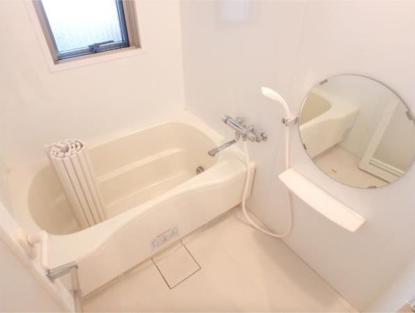 バス・シャワールーム　雨の日でも安心の浴室乾燥機付きです♪