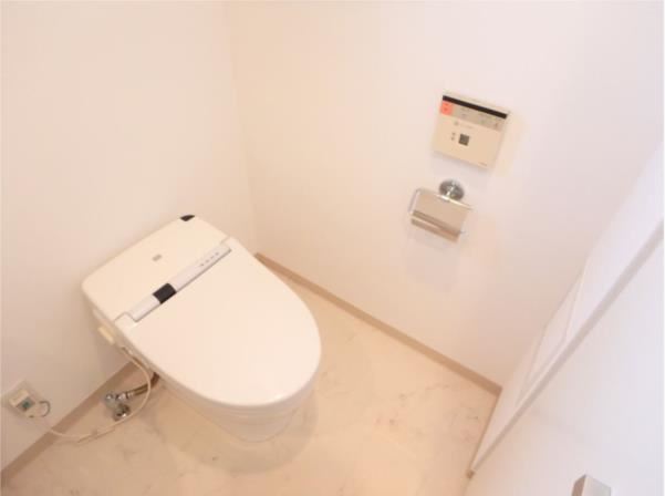 トイレ　嬉しい温水洗浄便座♪