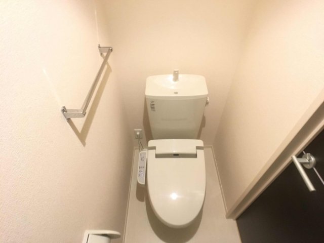 トイレ　温水洗浄暖房便座のトイレ