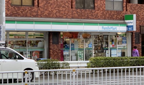 コンビニ　ファミリーマート　横浜楠町店（コンビニ）まで232m