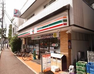 コンビニ　セブンイレブン目黒元競馬場店（コンビニ）まで200m