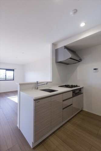 キッチン　グリル付きのシステムキッチン完備♪