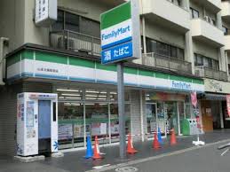 コンビニ　ファミリーマート 山王大森駅前店（コンビニ）まで37m