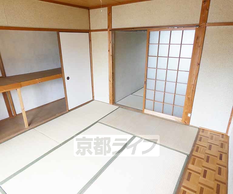 居室・リビング　落ち着いた雰囲気のお部屋です
