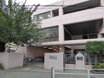 図書館　北新宿図書館（図書館）まで137m