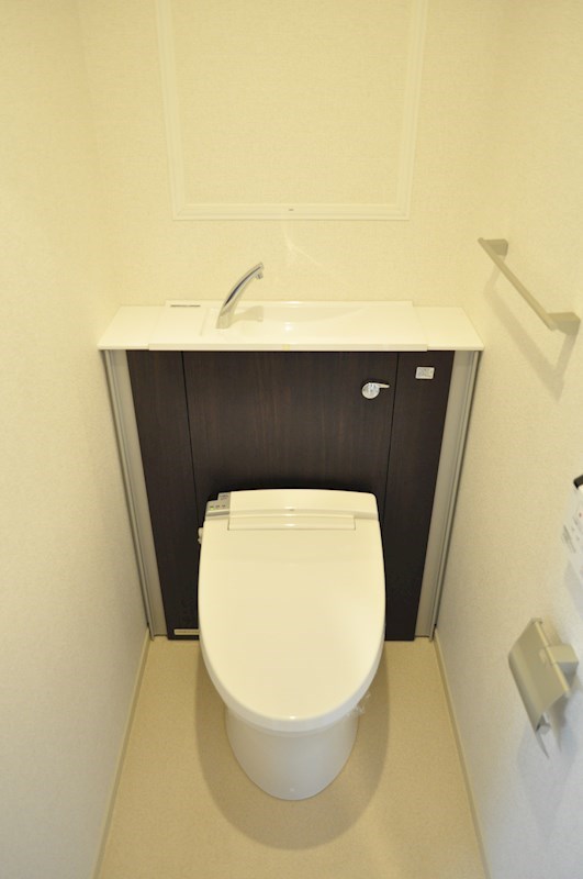 トイレ　同型タイプの室内写真です