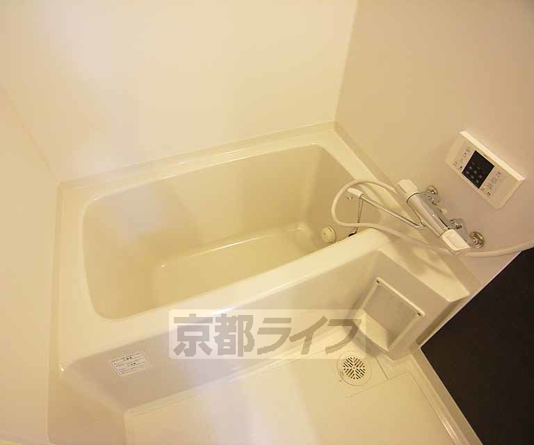 バス・シャワールーム　自動給湯つき浴室。