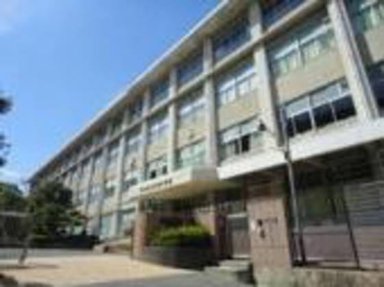 中学校　広島市立仁保中学校（中学校）まで2072m