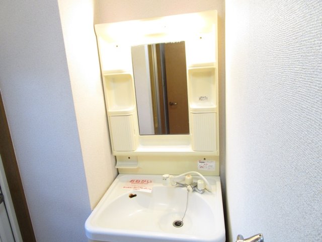 洗面設備　同物件別部屋のお写真です