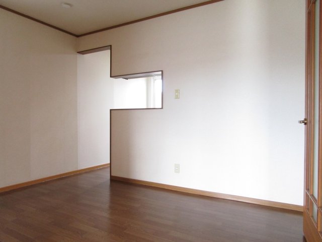 居室・リビング　同物件別部屋のお写真です