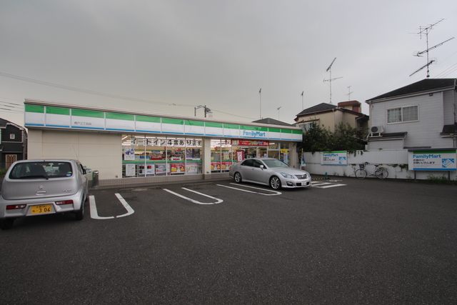 コンビニ　ファミリーマート橋戸三丁目店（コンビニ）まで588m