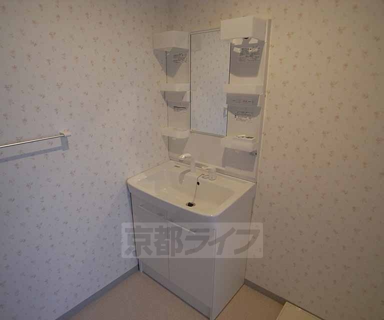 洗面設備　使いやすい独立洗面台です