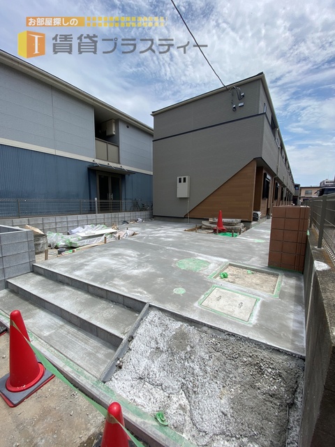 エントランス　先行申し込み受付中。