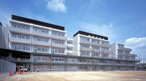 小学校　品川区立小中一貫校伊藤学園（小学校）まで742m