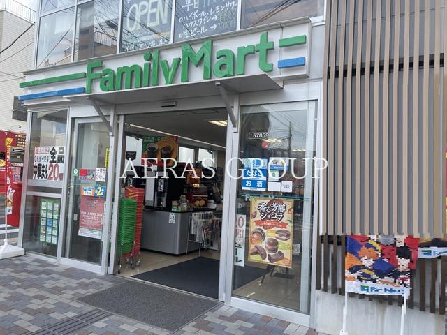 コンビニ　ファミリーマート 辻堂駅西口店（コンビニ）まで164m