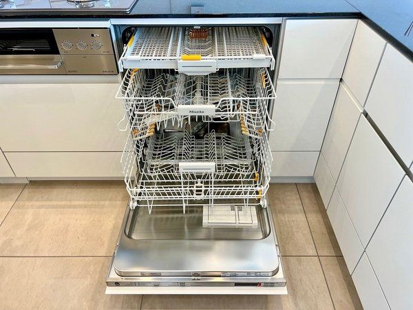 キッチン　ミーレ社製食洗機付き