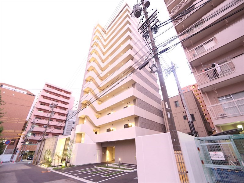 建物外観　外観　宅配ＢＯＸ　オートロック付　防犯カメラ付