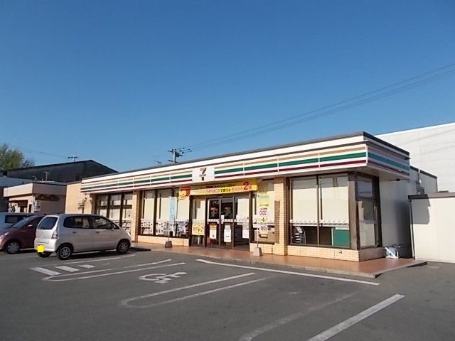 コンビニ　セブンイレブン植木松原店（コンビニ）まで700m