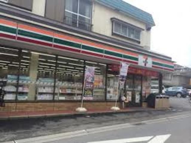 コンビニ　セブンイレブン三山店（コンビニ）まで166m