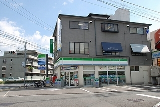 コンビニ　ファミリーマート西旭町店（コンビニ）まで523m