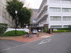 中学校　私立比治山女子中学校（中学校）まで676m