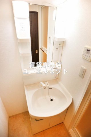 洗面設備　清潔感ある独立洗面台で毎日気持ちよく♪