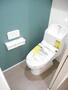トイレ　落ち着いた色調のトイレです
