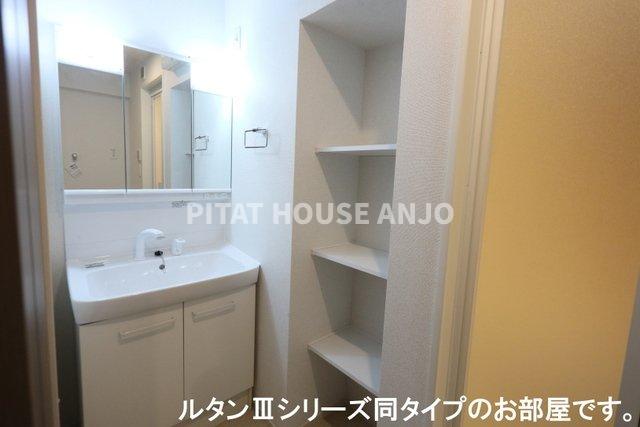 洗面設備　使いやすい洗面所です