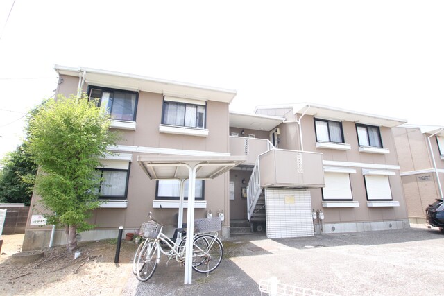 建物外観　南西向きの建物です♪