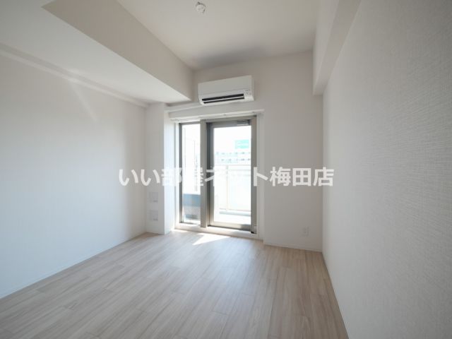 エスリード大阪NEXUSの居間写真