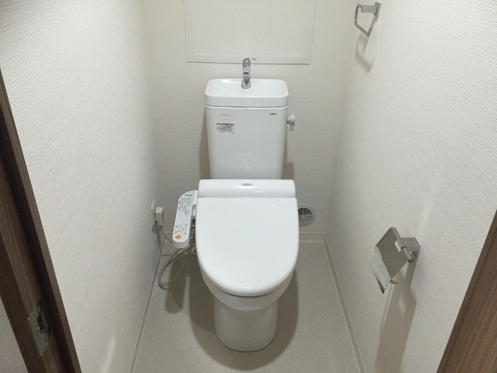トイレ　ウォシュレット付き