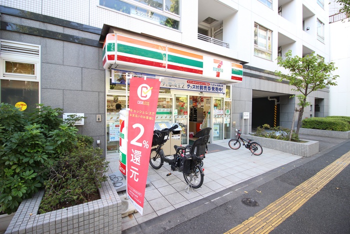 コンビニ　セブンイレブン（コンビニ）まで180m
