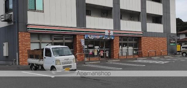 コンビニ　セブンイレブン（コンビニ）まで631m